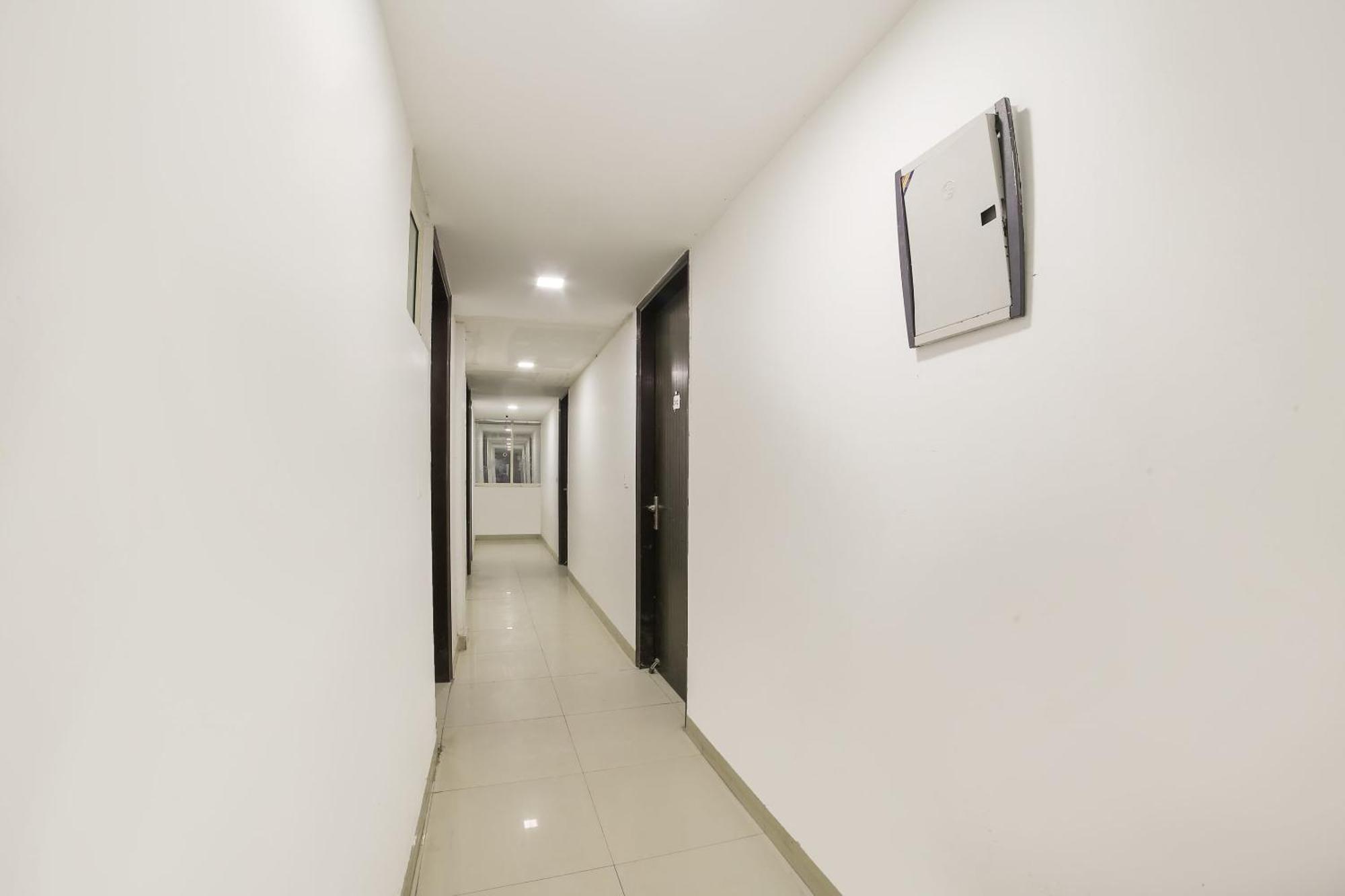 My Comfortable Hotel New Delhi Eksteriør billede