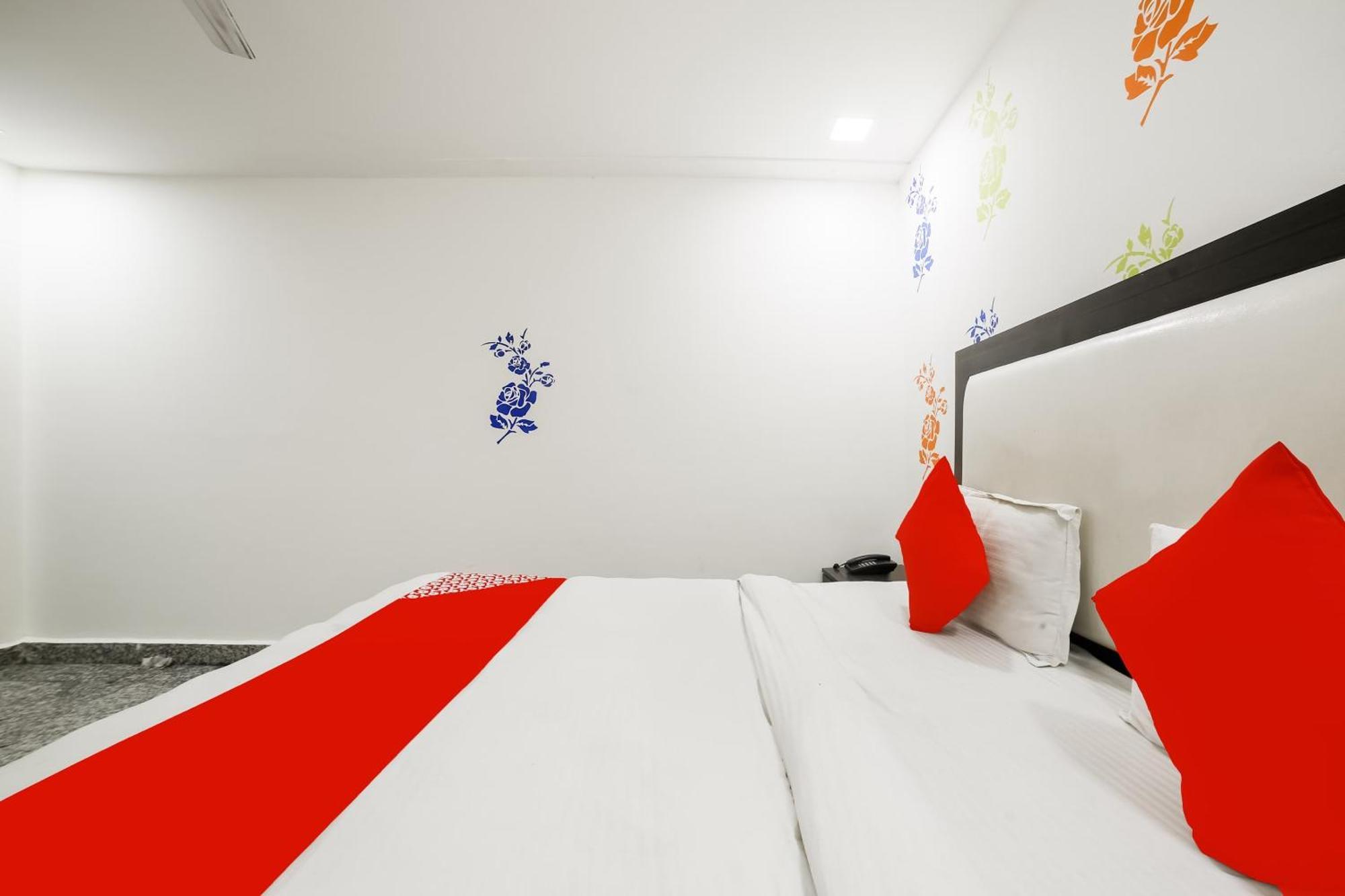 My Comfortable Hotel New Delhi Eksteriør billede