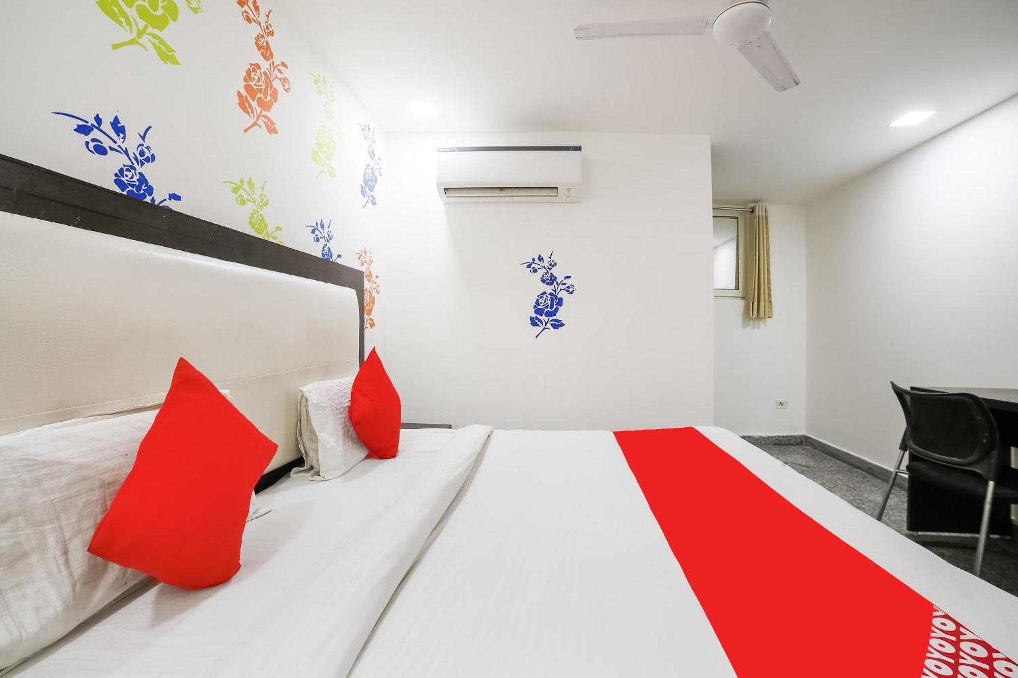 My Comfortable Hotel New Delhi Eksteriør billede